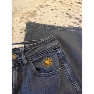 Sezane Black Wash Wide Leg Jeans Flower Embroidered Size 36 US 4 thumbnail 3