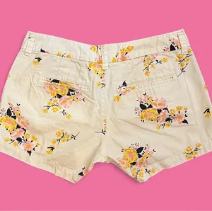 💐 Old Navy Floral Shorts thumbnail 3
