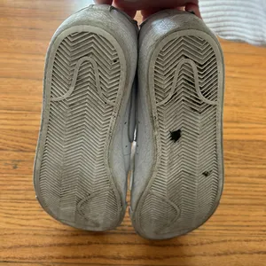 Nike tennis shoes thumbnail 3