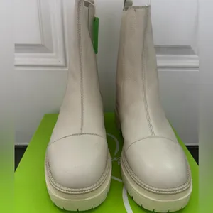 Sam Edelman Wellington Lug Sole Chelsea Boots Size 10‎ Ivory Leather shoes New thumbnail 3