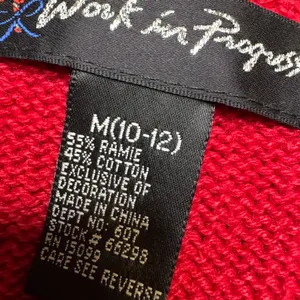 🎄 Vintage Embroidered Christmas‎ Sweater Vest Red Black M 🎄 thumbnail 4