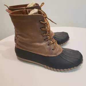 Yuu Duck Boots Size 9M thumbnail 4