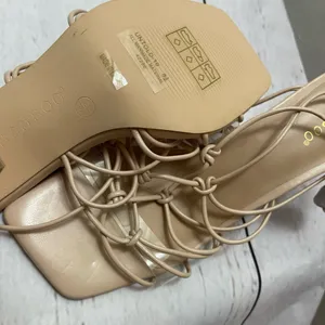NWT designer strappy heels Tan Size 8.5 thumbnail 6