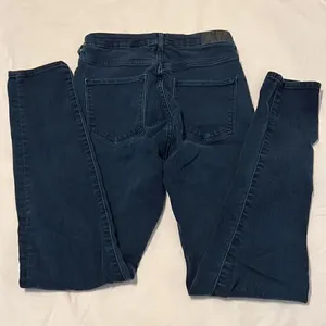 H&M size 29 dark blue denim high waist stretch jeggings EUC thumbnail 3