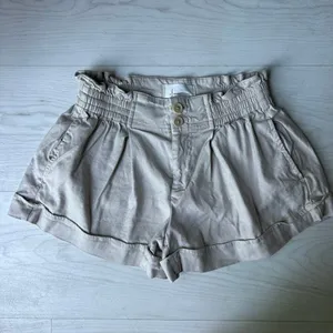 By Anthropologie Cream Paper Bag High Rise Flowy Shorts Size 0 thumbnail 4