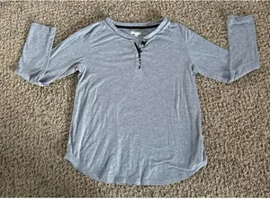 Anne‎ Klein Women's Light Blue Long Sleeve V-Neck Tee Size Small thumbnail 1