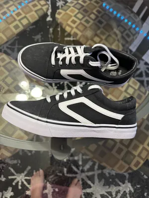 Time and Tru woman’s Black and White Casual Lace-Up Sneakers thumbnail 4
