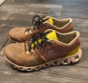 On Cloud Running Shoes thumbnail 6