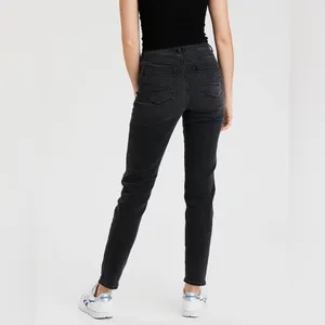 American Eagle Stretch Mom Jean in Black Size 4 Regular thumbnail 2