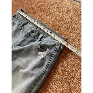Old Navy Women’s Blue Destroyed Shorts Bermuda Size S thumbnail 2