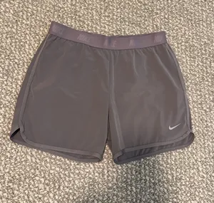 Nike Charcoal Grey Training Shorts Youth XL runs larger / wide leg thumbnail 1