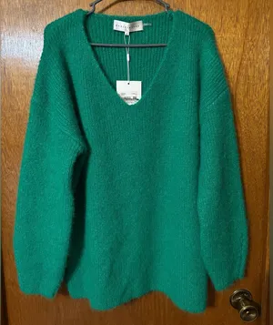 Endless Rose Emerald V-Neck Sweater thumbnail 1