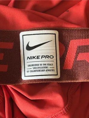 Nike Pro Dri-FIT Graphic Crop Tank with branded elastic waistband thumbnail 5