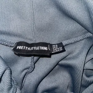 PrettyLittleThing cropped quarter-zip long sleeve top shirt woman’s Small EUC thumbnail 3