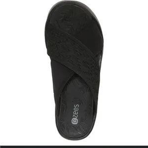 Bzees Women's Black Wedge Sandals 10M Comfort Slides Crisscross Straps Casual thumbnail 4
