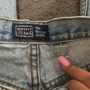 Old Navy Mom’s jeans Light Blue Straight Leg Women’s Jeans size 6 thumbnail 3