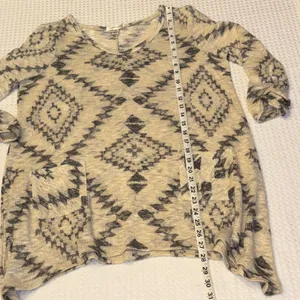 JohnPaulRichard M Southwest Boho Geometric Sweater Tan Gray Tunic Sharkbite Hem thumbnail 14