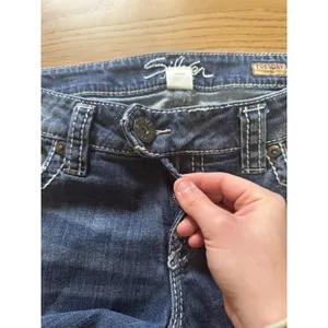 Silver Jeans Tuesday Low Rise Capri Size W29 Summer‎ Travel Vacation Denim City thumbnail 9