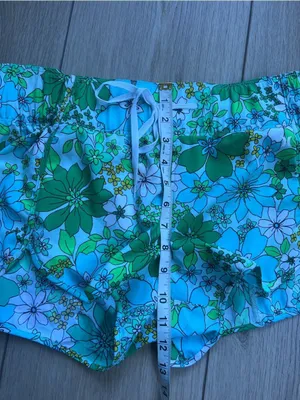 HURLEY AQUAS WILD BLOOM 2.5” BOARDSHORTS Women’s Floral Swim Short - Green Multi thumbnail 8