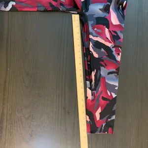 K-DEER Womens High Waisted Capri Leggings Abstract Camo‎ Burgundy Pink Gray L thumbnail 4