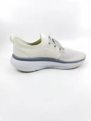 OOFOS OOmy Stride sneakers feature a breathable mesh uppers. Color white SZ 7.5 thumbnail 4
