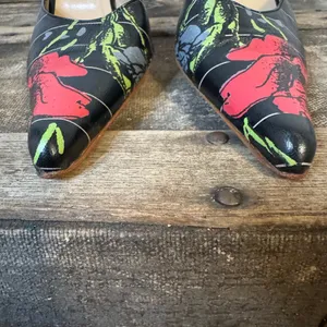 Adriana Caras Statement Heels Black Leather Red Floral Art size 6 Pointed Toe thumbnail 6