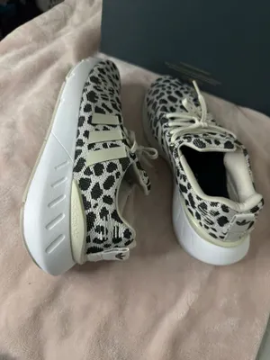Adidas Swift Run 22 Dalmatian W Shoes Women’s Size 9 thumbnail 4