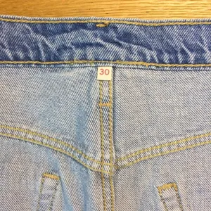 Levi’s mini skirt denim jean light wash distressed 30 thumbnail 8