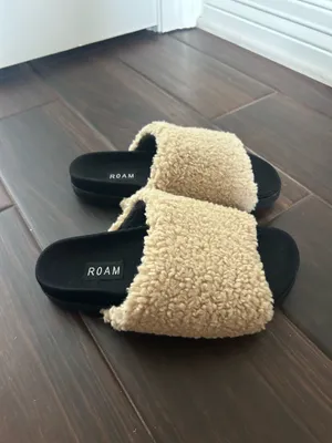 Roam Fuzzy Platform Slide Shoe in Nude Faux Shearling - Size 7 thumbnail 2
