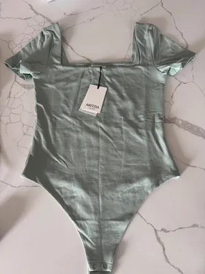 Aritzia Contour Bodysuit Size M NWT thumbnail 1