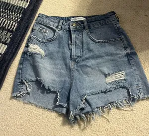 Zara‎ denim shorts 4 thumbnail 1