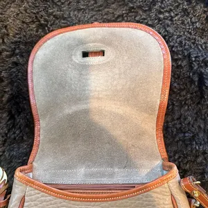 Vintage Dooney & Bourke Taupe all Leather crossbody bag thumbnail 6