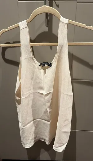 Theory Medium Tank Cream thumbnail 1