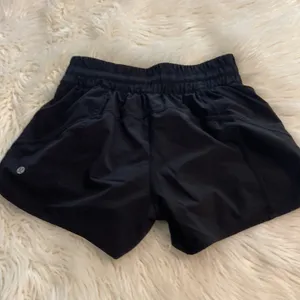 Lululemon Short size 6 Black Athletic Shorts excellent condition thumbnail 11