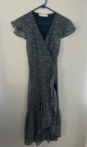 Abercrombie & Fitch Navy Floral wrap Dress with ties. Size XS. thumbnail 1