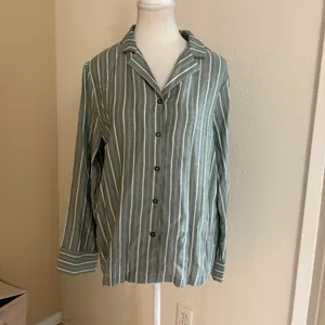 COZY‎ EARTH Soft Woven Long Sleeve Pajama Top green Stripes NWT Size Small thumbnail 2