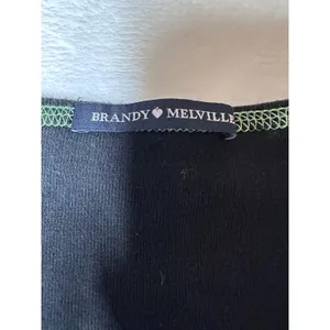 Brandy Melville Black V-Neck Tee Lime Green Contrast Stitch MD034E-Z166 Slim Fit thumbnail 3