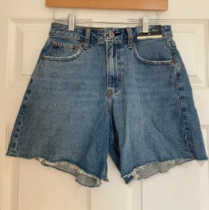 Abercrombie The Loose High Rise Curve Love Shorts thumbnail 1