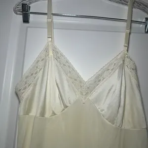 Vanity Fair Vintage Full Slip Lace Trim Ivory Cream Lingerie bridal coquette thumbnail 2
