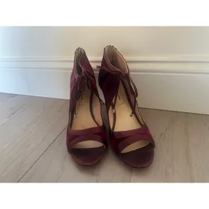 Nina Cherie Burgundy Velvet Peep Toe Heels Size 8 thumbnail 4