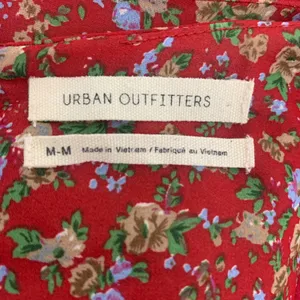 Urban Outfitters‎ Women's M Red Floral Smocked Mini Dress Short Sleeve Ruffle thumbnail 6