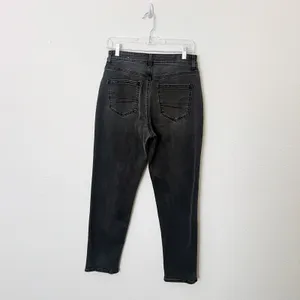 [American Eagle Outfitters] Washed Black High Rise Tapered Stretch Mom Jeans 6 thumbnail 2