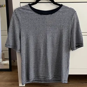 Banana Republic Linen Blend Tee thumbnail 1