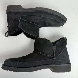 UGG 7 Melrose Ankle Boots 1103807 Black Suede Sheepskin Lined Cozy Winter Warm thumbnail 2