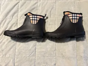 Burberry Boots thumbnail 3