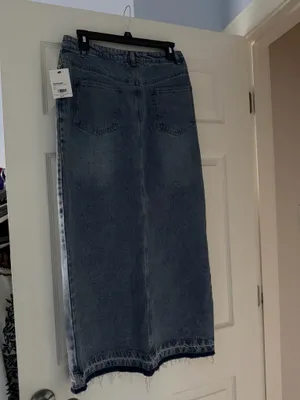 Et Clet Women’s size Medium long denim skirt thumbnail 3