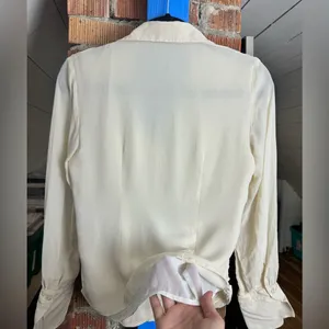 Vintage 100% Silk Ivory Pleated Button Down thumbnail 4