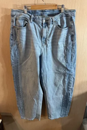 Women’s Old Navy High Rise Light Wash Barrel Leg Jeans Size 16 thumbnail 1