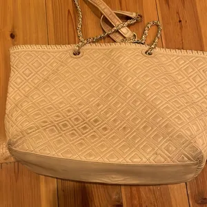 Tory Burch Beige Quilted Leather Marion Tote thumbnail 9