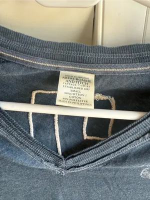 Abercrombie y2 Blue V-Neck 3/4 Sleeve Tee thumbnail 2